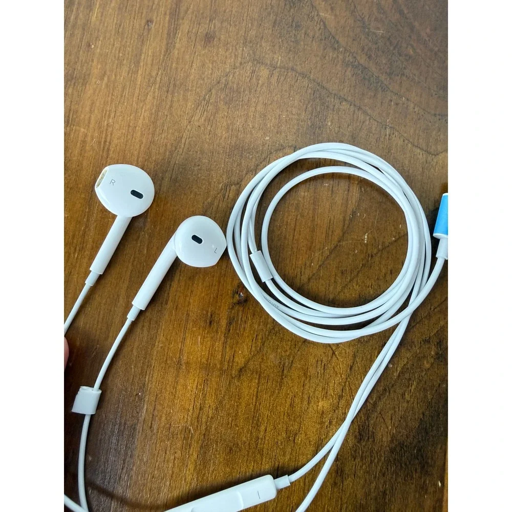 Apple earpods lightning
